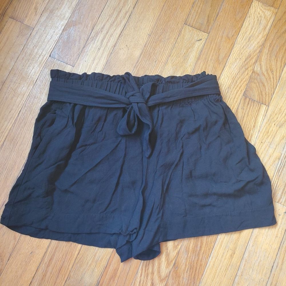 BCBGeneration flowy tie belt black shorts size small
